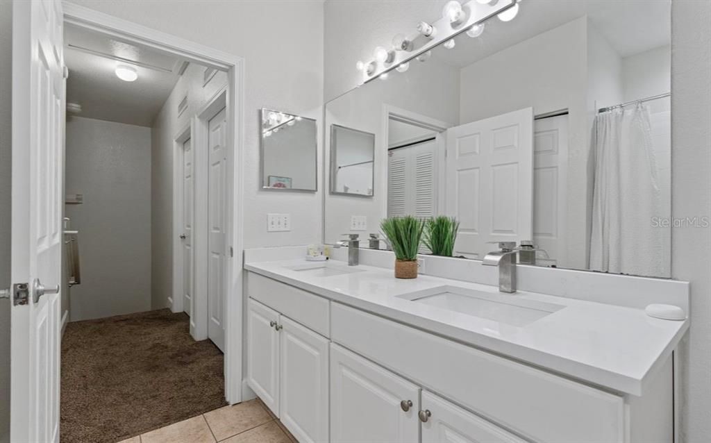 Activo con contrato: $278,000 (3 camas, 2 baños, 1300 Pies cuadrados)