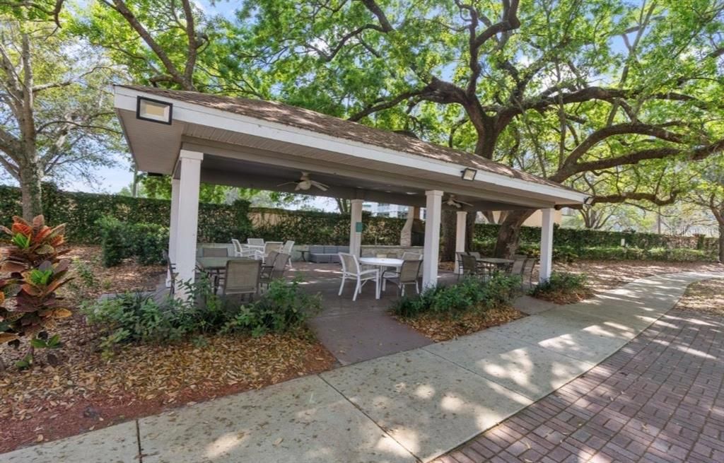 Activo con contrato: $278,000 (3 camas, 2 baños, 1300 Pies cuadrados)