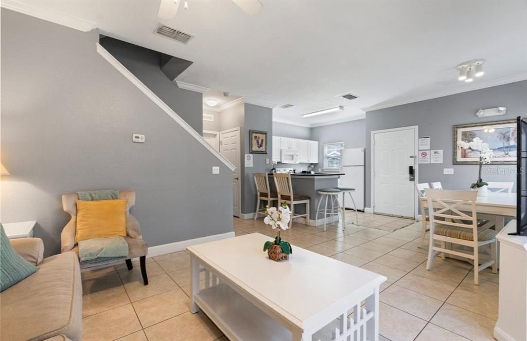 合同活跃: $320,000 (4 贝兹, 3 浴室, 1694 平方英尺)