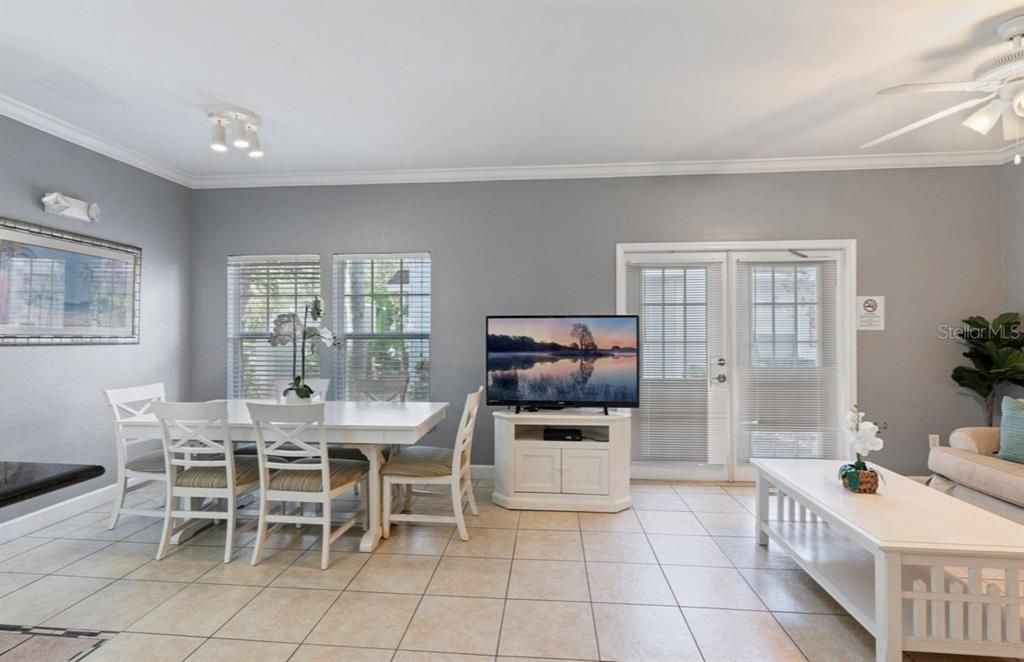 合同活跃: $320,000 (4 贝兹, 3 浴室, 1694 平方英尺)