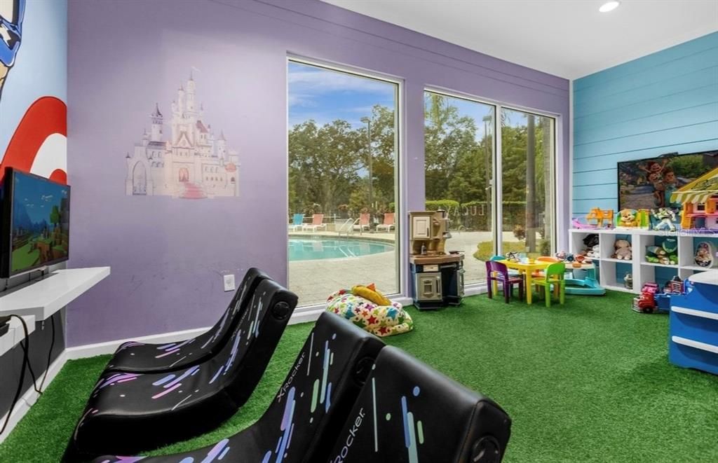 合同活跃: $320,000 (4 贝兹, 3 浴室, 1694 平方英尺)