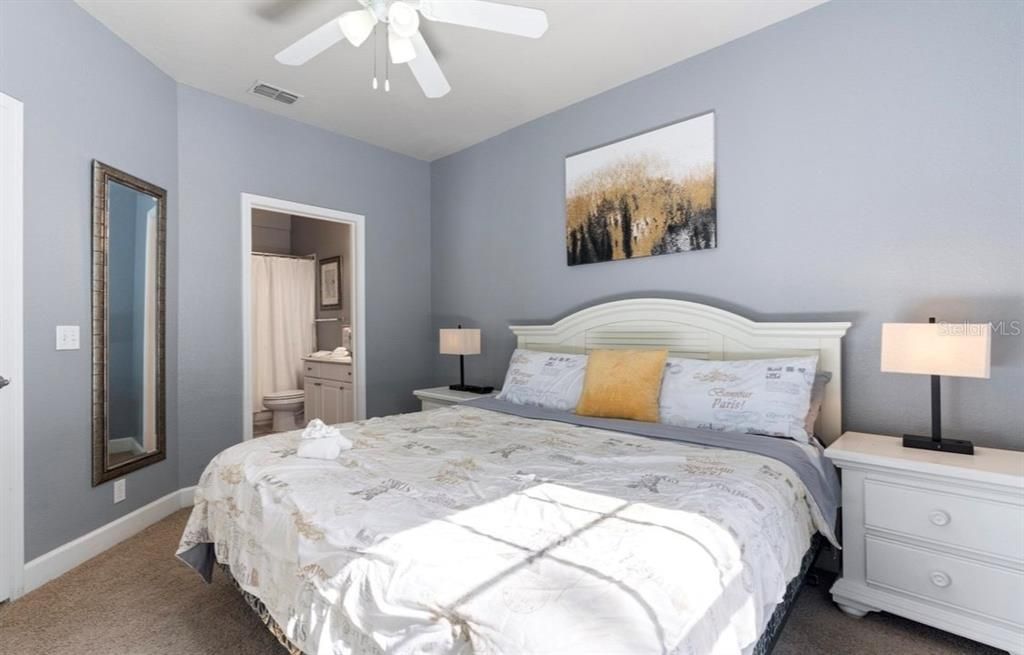 合同活跃: $320,000 (4 贝兹, 3 浴室, 1694 平方英尺)