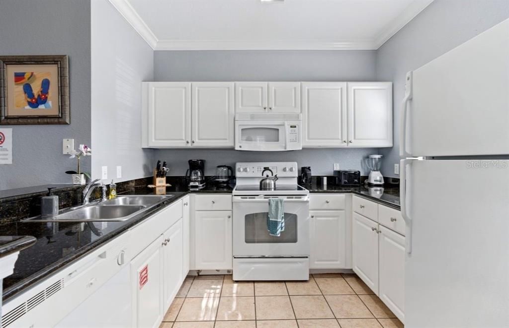 合同活跃: $320,000 (4 贝兹, 3 浴室, 1694 平方英尺)