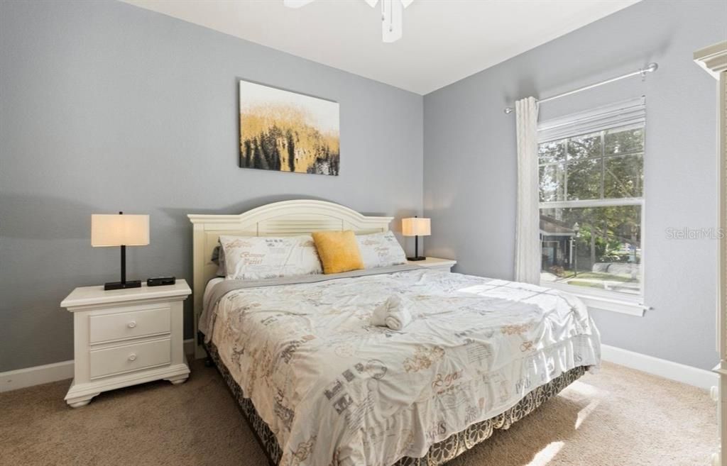 合同活跃: $320,000 (4 贝兹, 3 浴室, 1694 平方英尺)