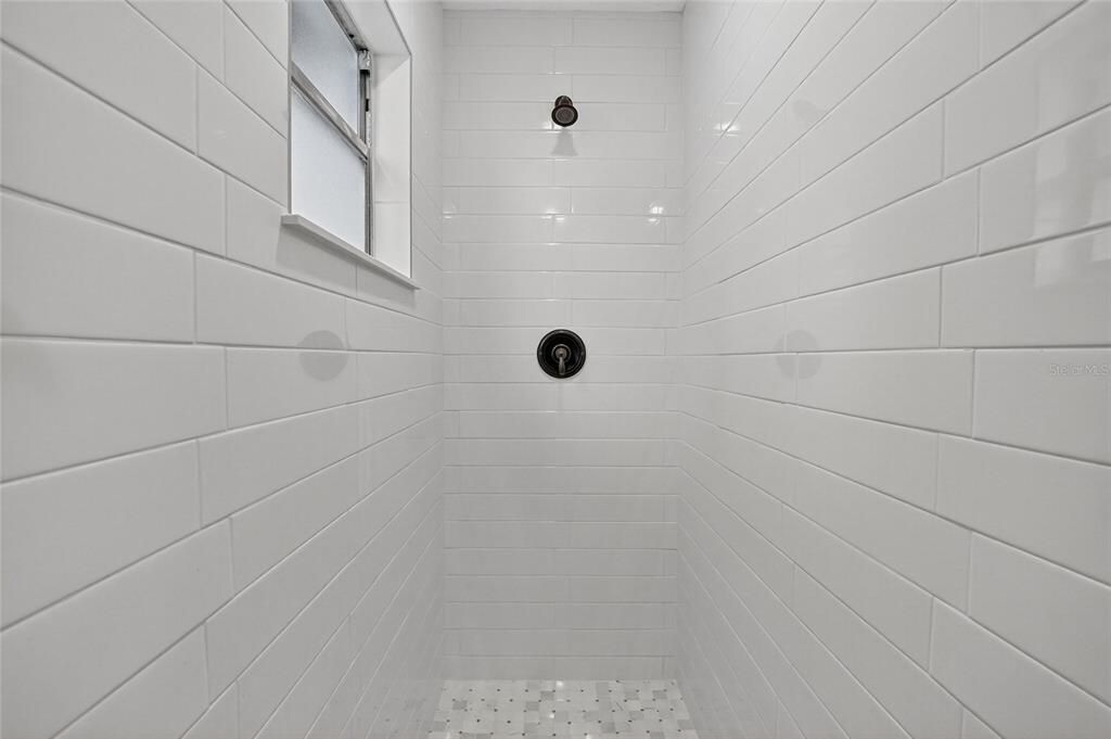 Под контрактом: $363,990 (4 спален, 2 ванн, 1388 Квадратных фут)