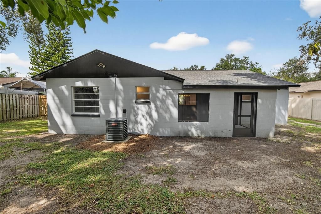 Под контрактом: $363,990 (4 спален, 2 ванн, 1388 Квадратных фут)