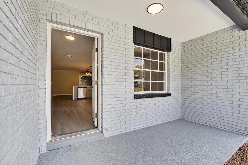 Под контрактом: $363,990 (4 спален, 2 ванн, 1388 Квадратных фут)