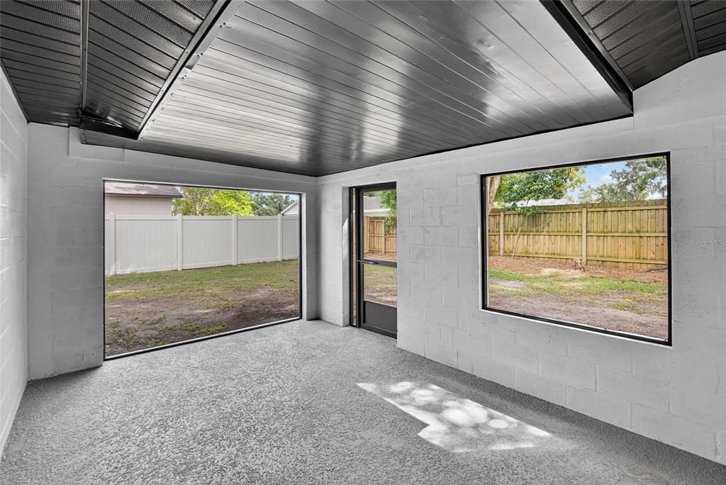 Под контрактом: $363,990 (4 спален, 2 ванн, 1388 Квадратных фут)