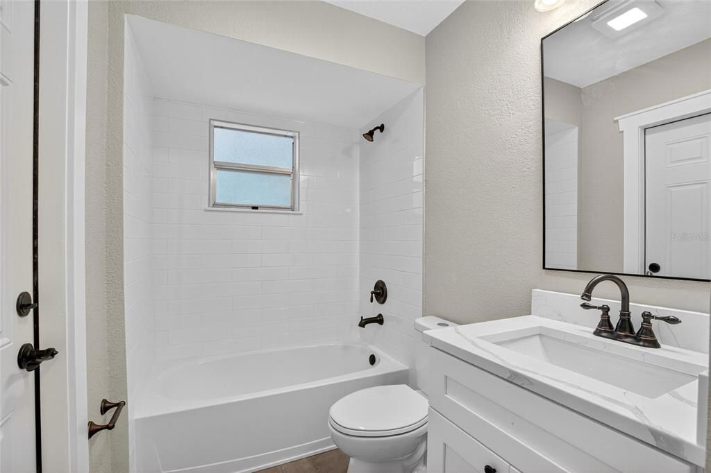 Под контрактом: $363,990 (4 спален, 2 ванн, 1388 Квадратных фут)