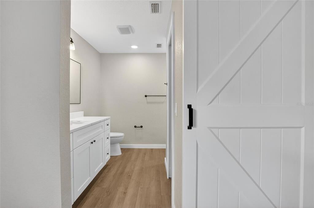 Под контрактом: $363,990 (4 спален, 2 ванн, 1388 Квадратных фут)