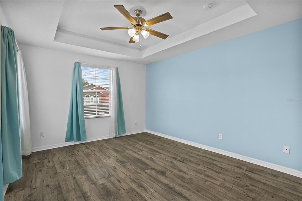 Active With Contract: $329,750 (3 beds, 2 baths, 1633 Square Feet)