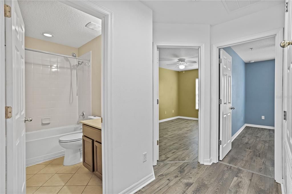 Active With Contract: $329,750 (3 beds, 2 baths, 1633 Square Feet)