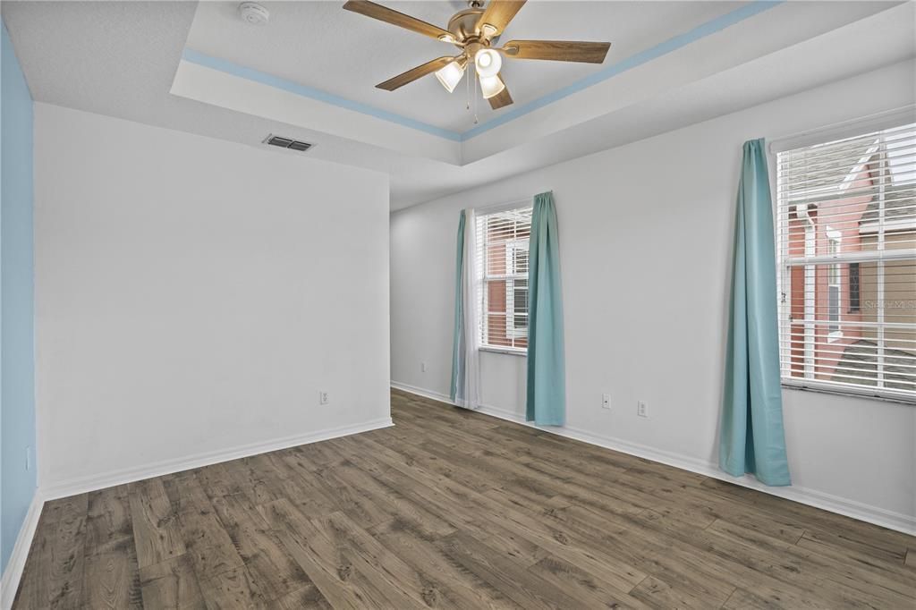 Active With Contract: $329,750 (3 beds, 2 baths, 1633 Square Feet)