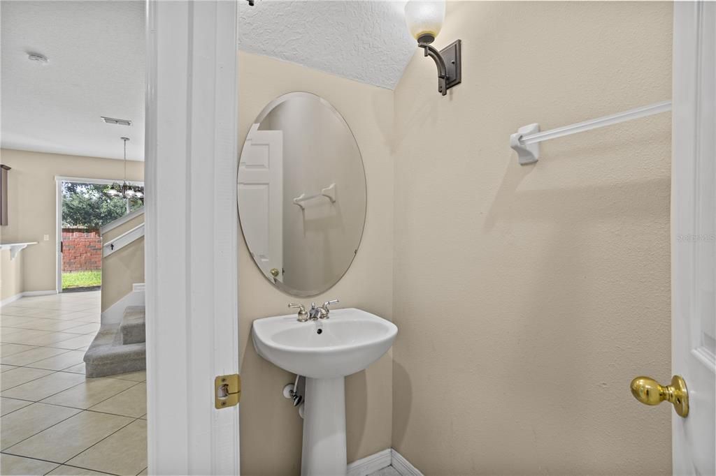 Active With Contract: $329,750 (3 beds, 2 baths, 1633 Square Feet)