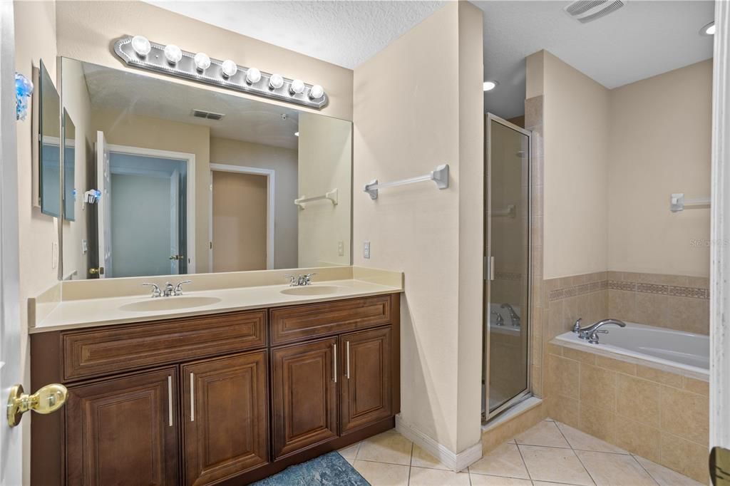 Active With Contract: $329,750 (3 beds, 2 baths, 1633 Square Feet)