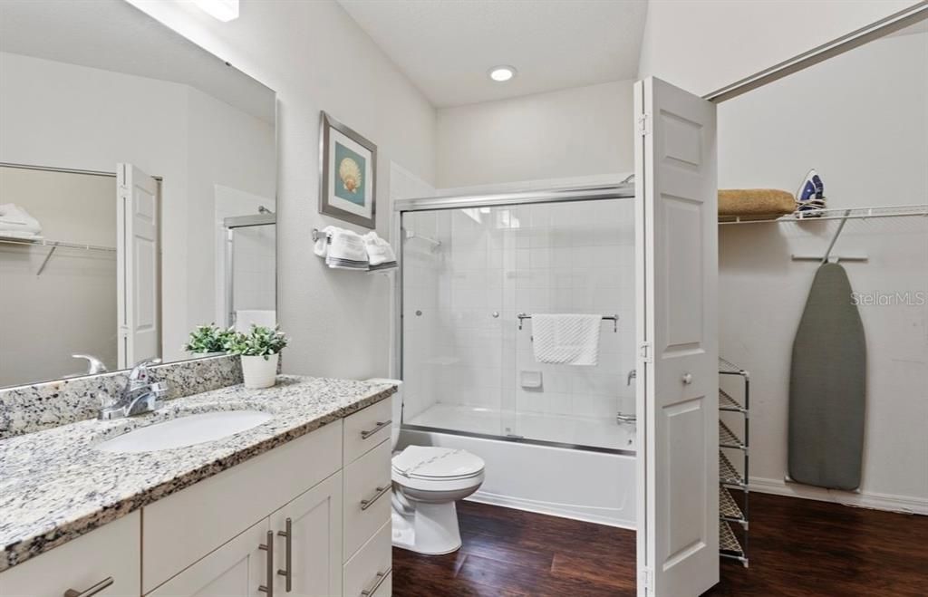 На продажу: $320,000 (4 спален, 3 ванн, 1694 Квадратных фут)