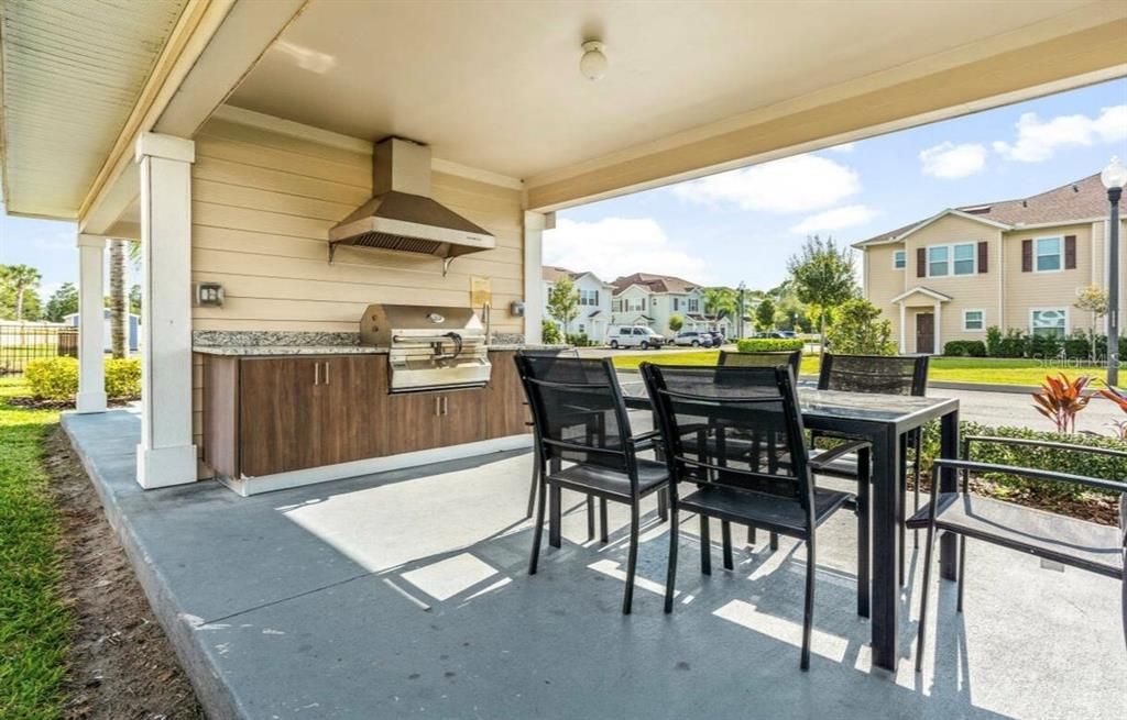 На продажу: $320,000 (4 спален, 3 ванн, 1694 Квадратных фут)