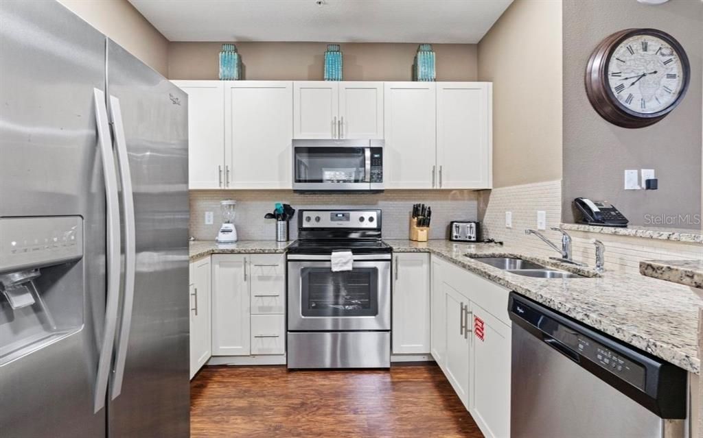 На продажу: $320,000 (4 спален, 3 ванн, 1694 Квадратных фут)