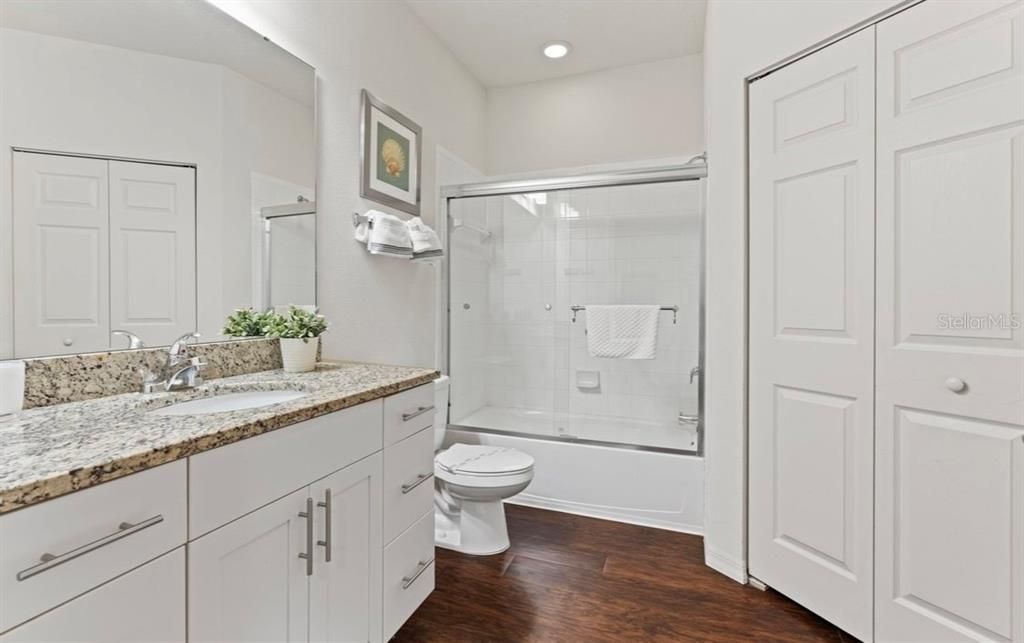 На продажу: $320,000 (4 спален, 3 ванн, 1694 Квадратных фут)