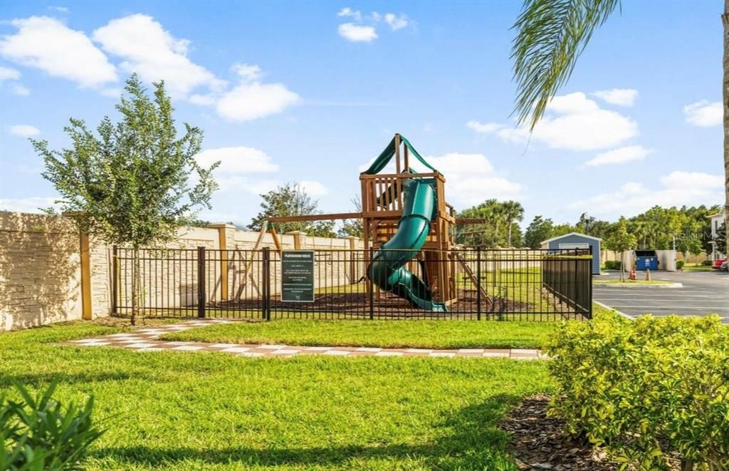 На продажу: $320,000 (4 спален, 3 ванн, 1694 Квадратных фут)