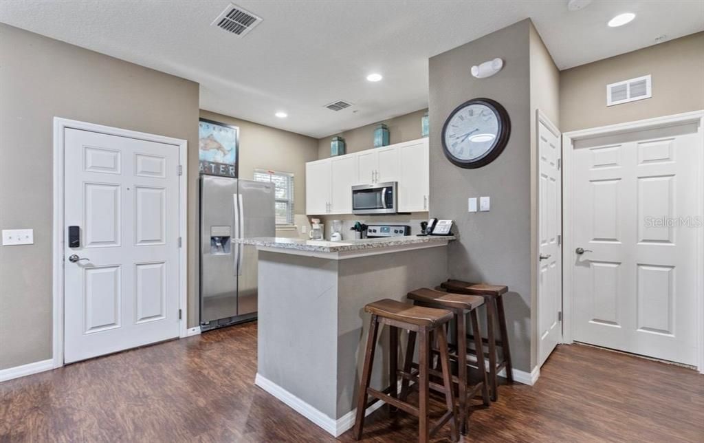 На продажу: $320,000 (4 спален, 3 ванн, 1694 Квадратных фут)