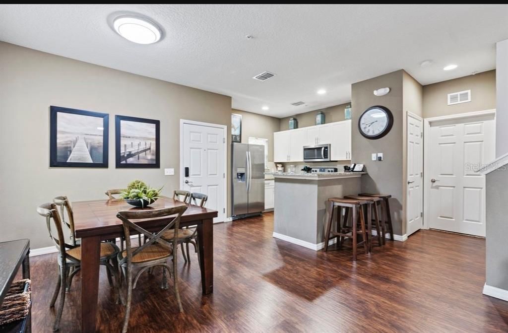 На продажу: $320,000 (4 спален, 3 ванн, 1694 Квадратных фут)