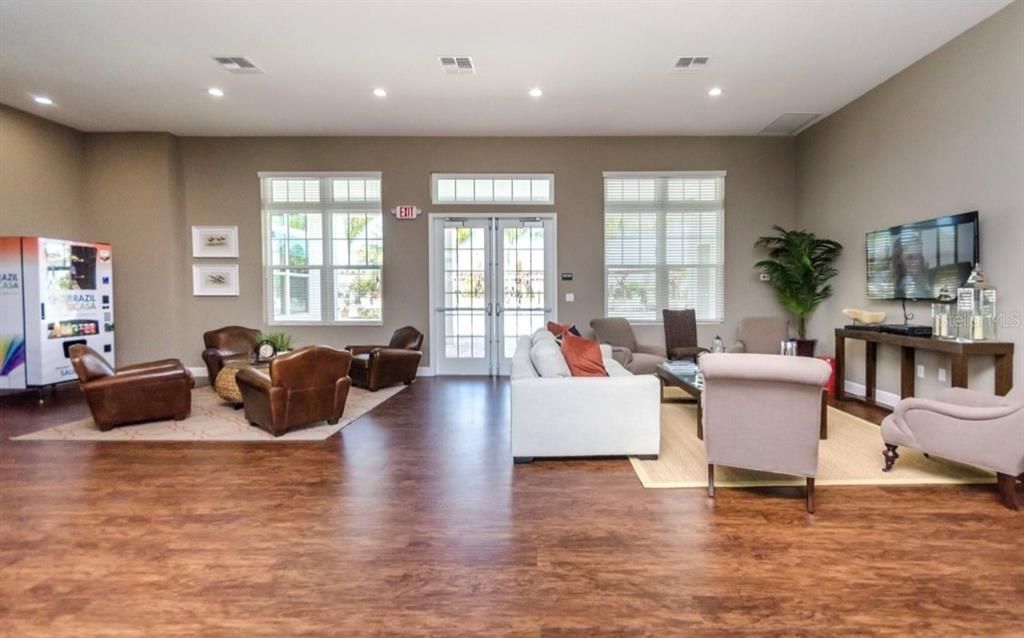 На продажу: $320,000 (4 спален, 3 ванн, 1694 Квадратных фут)