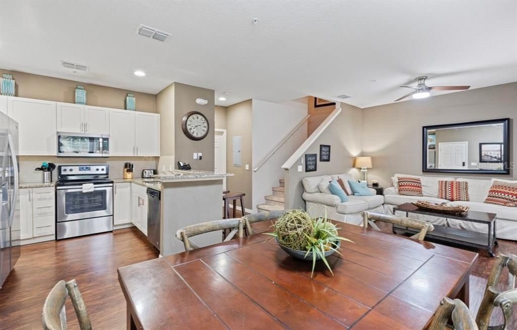 На продажу: $320,000 (4 спален, 3 ванн, 1694 Квадратных фут)