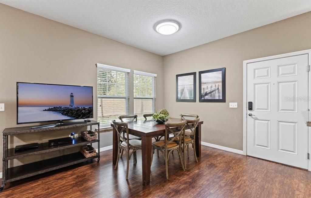 На продажу: $320,000 (4 спален, 3 ванн, 1694 Квадратных фут)