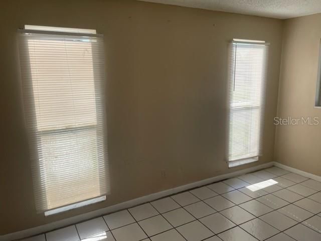 出租: $1,295 (1 贝兹, 1 浴室, 700 平方英尺)