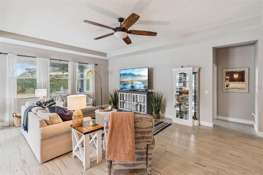 待售: $420,000 (3 贝兹, 2 浴室, 2685 平方英尺)