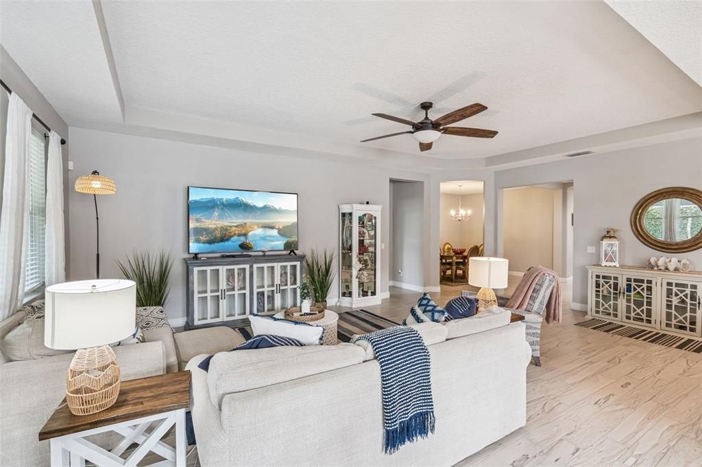 待售: $420,000 (3 贝兹, 2 浴室, 2685 平方英尺)