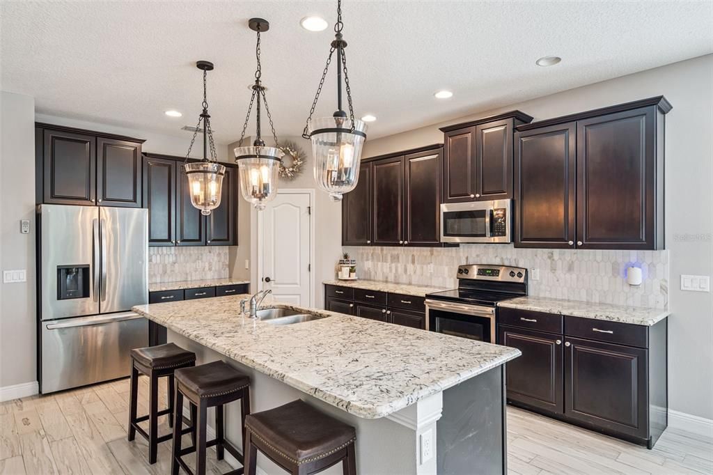 待售: $420,000 (3 贝兹, 2 浴室, 2685 平方英尺)