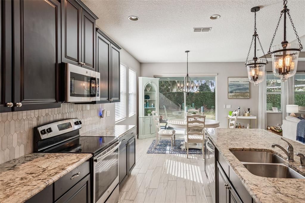 待售: $420,000 (3 贝兹, 2 浴室, 2685 平方英尺)