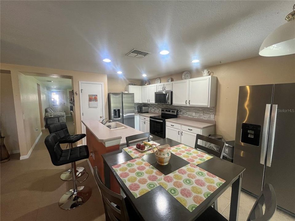 待售: $375,000 (3 贝兹, 2 浴室, 1972 平方英尺)