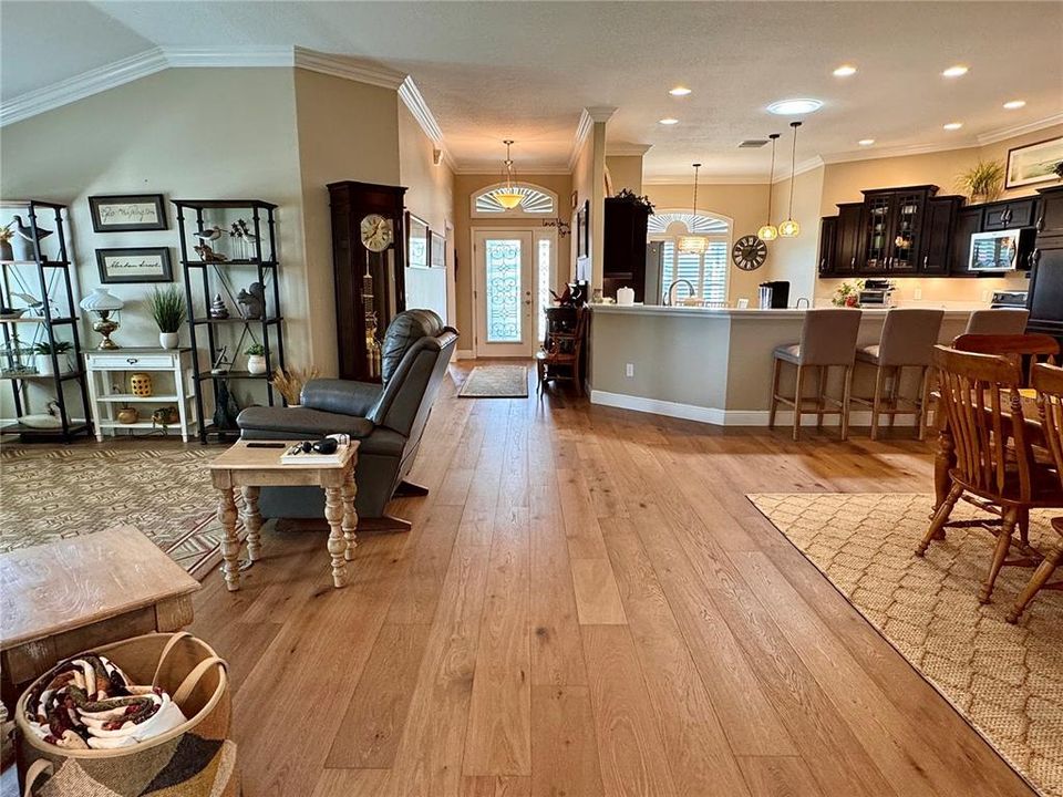 En Venta: $659,900 (3 camas, 3 baños, 2409 Pies cuadrados)