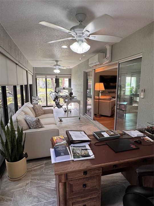 En Venta: $659,900 (3 camas, 3 baños, 2409 Pies cuadrados)