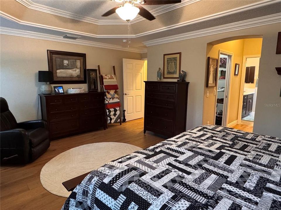 En Venta: $659,900 (3 camas, 3 baños, 2409 Pies cuadrados)