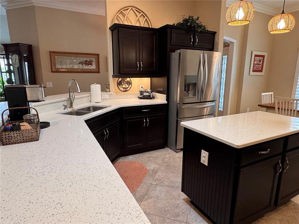 En Venta: $659,900 (3 camas, 3 baños, 2409 Pies cuadrados)