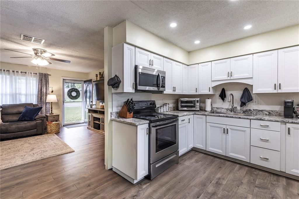 Под контрактом: $259,000 (3 спален, 1 ванн, 1026 Квадратных фут)