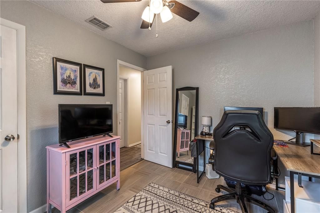 Под контрактом: $259,000 (3 спален, 1 ванн, 1026 Квадратных фут)