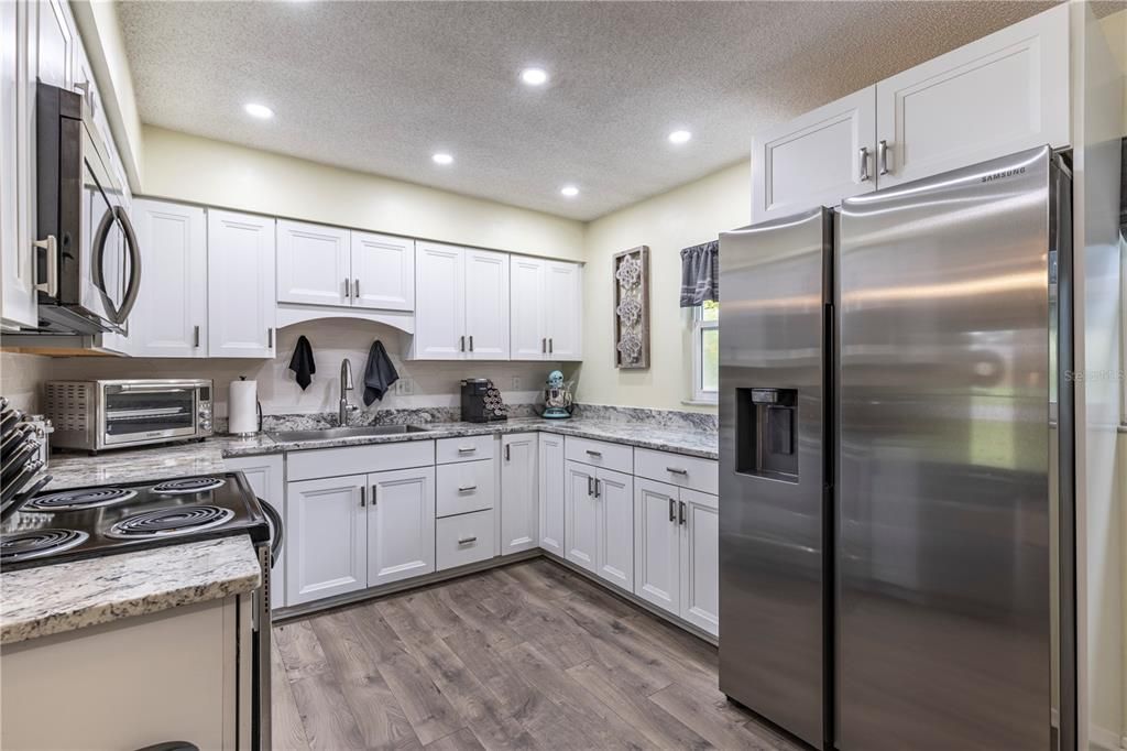 Под контрактом: $259,000 (3 спален, 1 ванн, 1026 Квадратных фут)