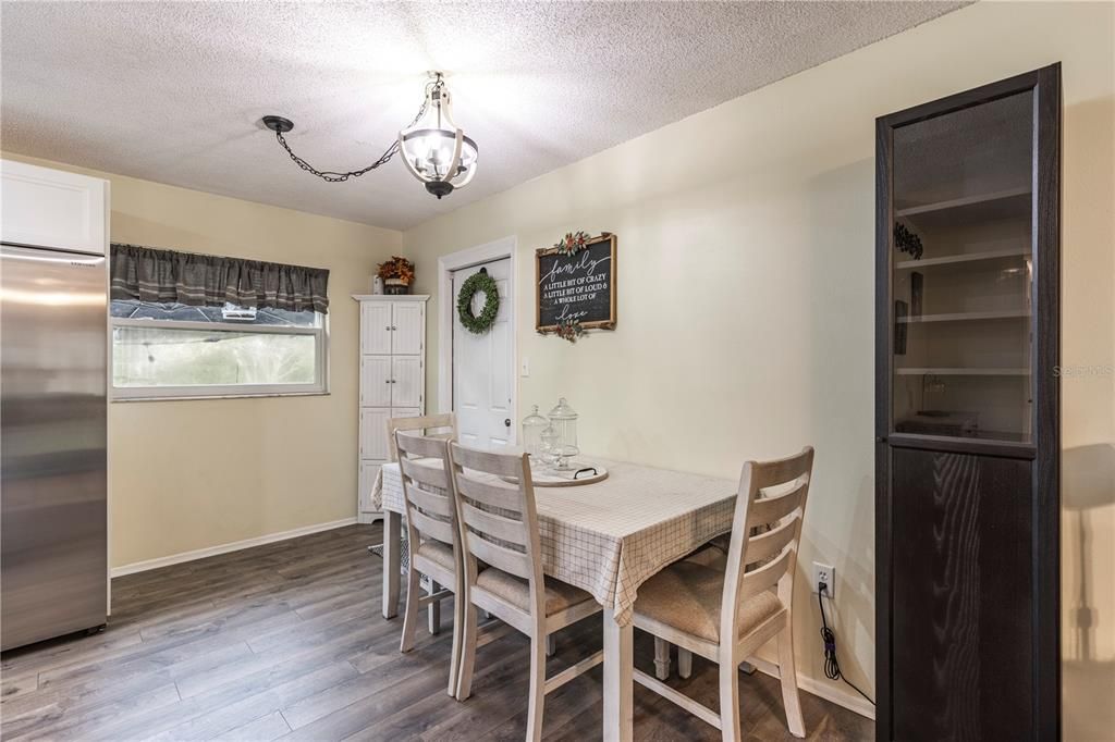 Под контрактом: $259,000 (3 спален, 1 ванн, 1026 Квадратных фут)