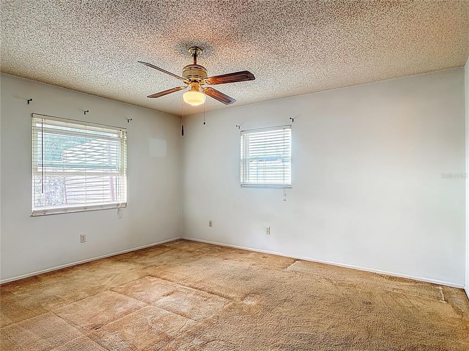 Под контрактом: $185,000 (2 спален, 2 ванн, 1121 Квадратных фут)