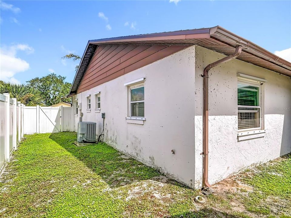 Под контрактом: $185,000 (2 спален, 2 ванн, 1121 Квадратных фут)