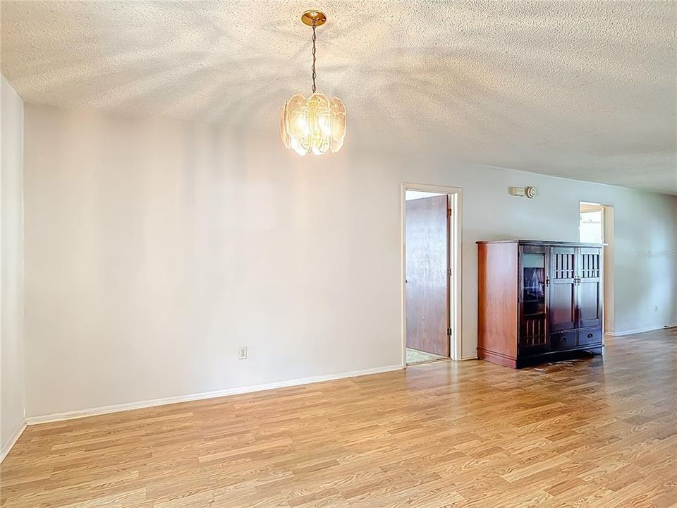 Под контрактом: $185,000 (2 спален, 2 ванн, 1121 Квадратных фут)