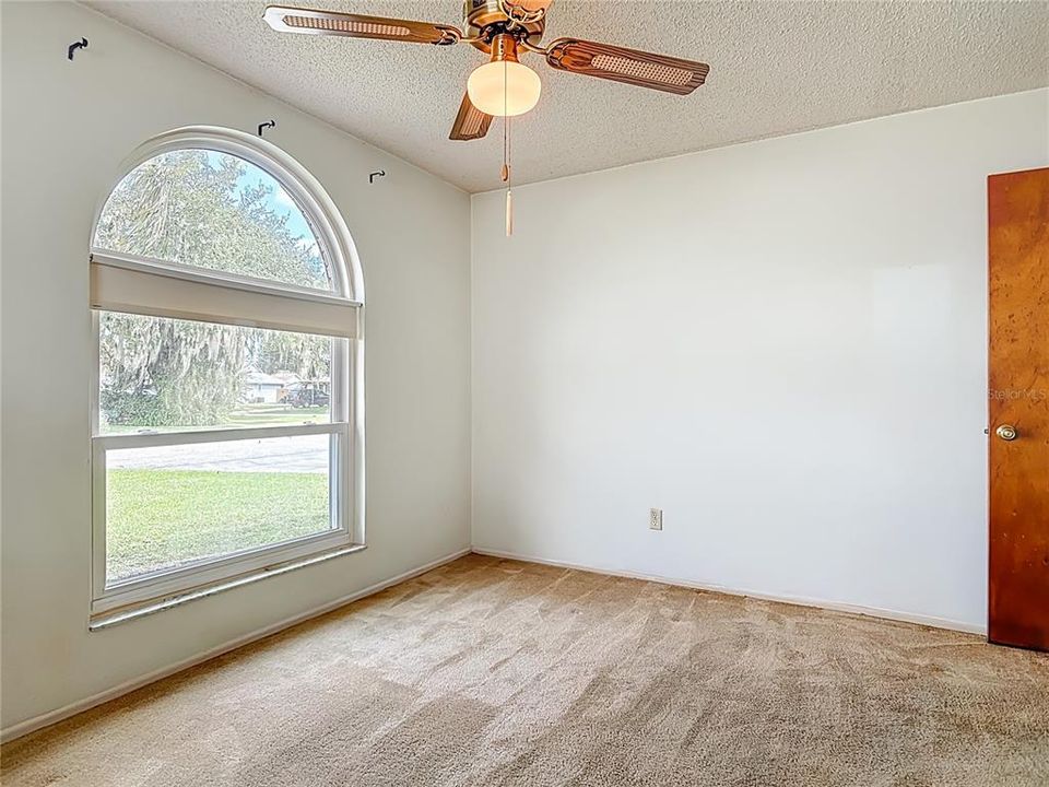 Под контрактом: $185,000 (2 спален, 2 ванн, 1121 Квадратных фут)