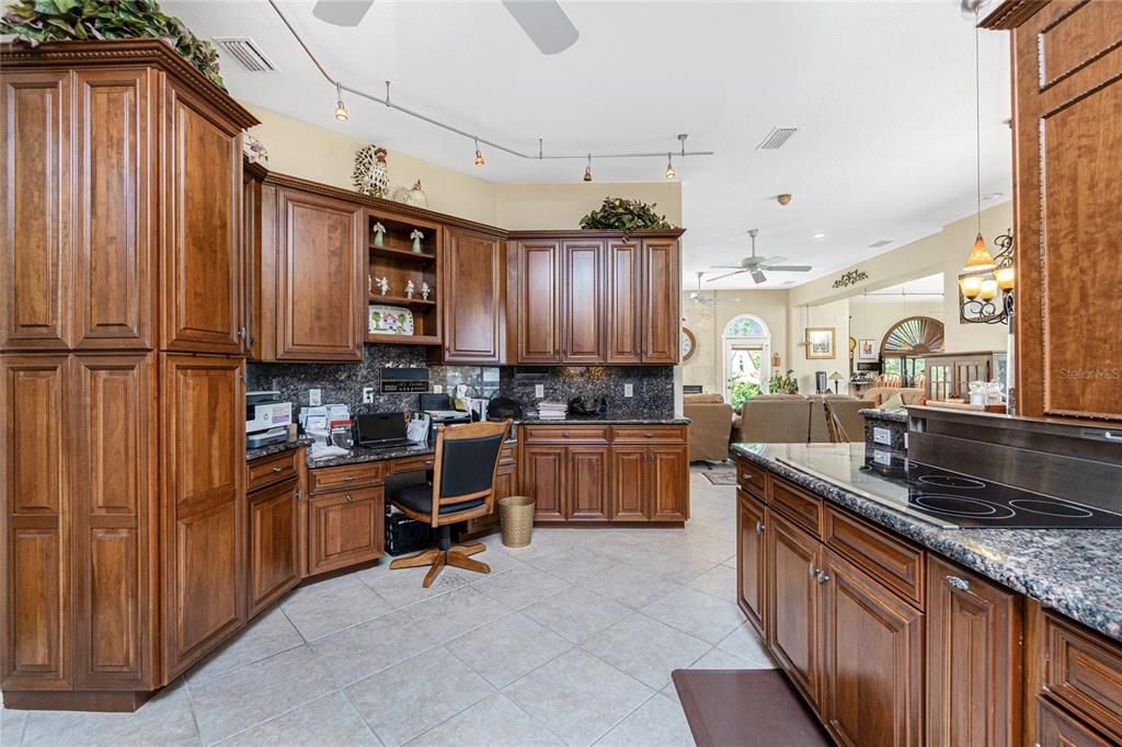 En Renta: $8,500 (6 camas, 5 baños, 5695 Pies cuadrados)