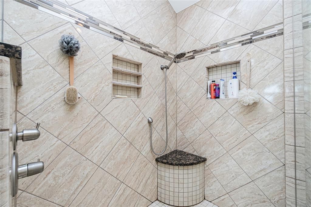 En Renta: $8,500 (6 camas, 5 baños, 5695 Pies cuadrados)