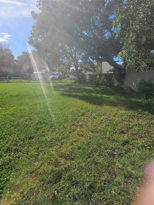 待售: $250,000 (0.23 acres)